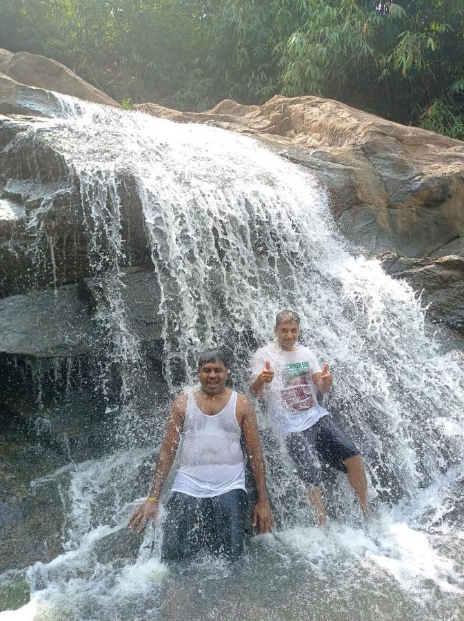 Riverbench Homestay Munnar, Anaviratty Eksteriør billede