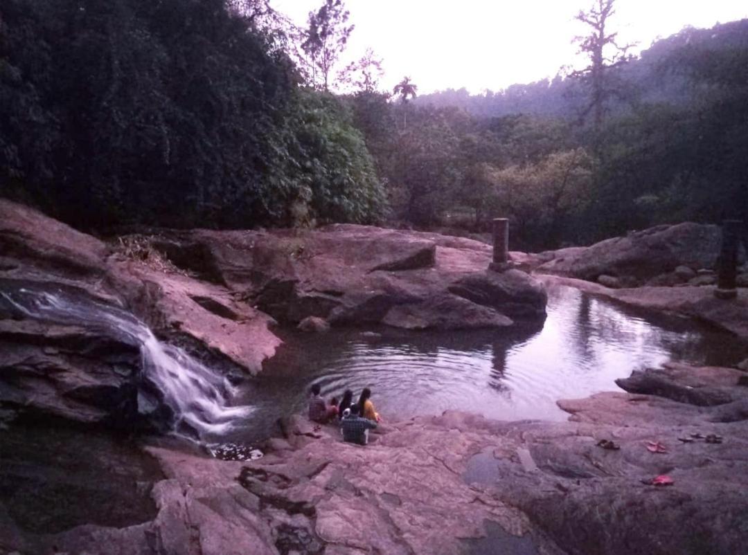 Riverbench Homestay Munnar, Anaviratty Eksteriør billede